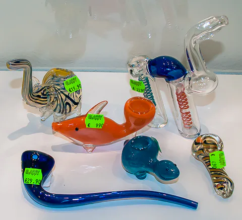 Bunte Glaspfeifen aus dem Glassy Headshop